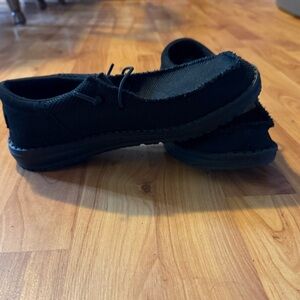 Kids size 6 Hey Dudes